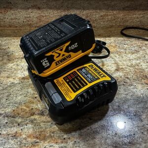 DEWALT 20V MAX Battery 5 Amp Hour and Charger Set